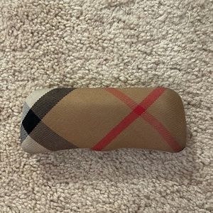 Burberry EYEGLASSES case in great condition. 👓